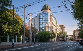 Flok Center- Botanica Residence